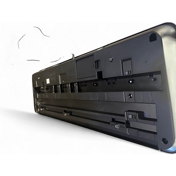 Used 2025 Yamaha E283 Keyboard Workstation