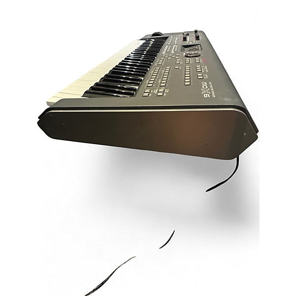 Used Yamaha MOX6 61 Key Keyboard Workstation