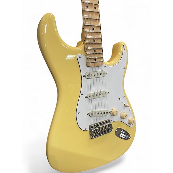 Used 2017 Fender Artist Series Yngwie Malmsteen Stratocaster Vintage White Solid Body Electric Guitar