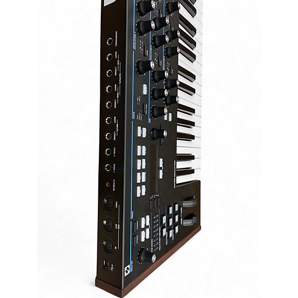 Used Novation summit 16 Synthesizer