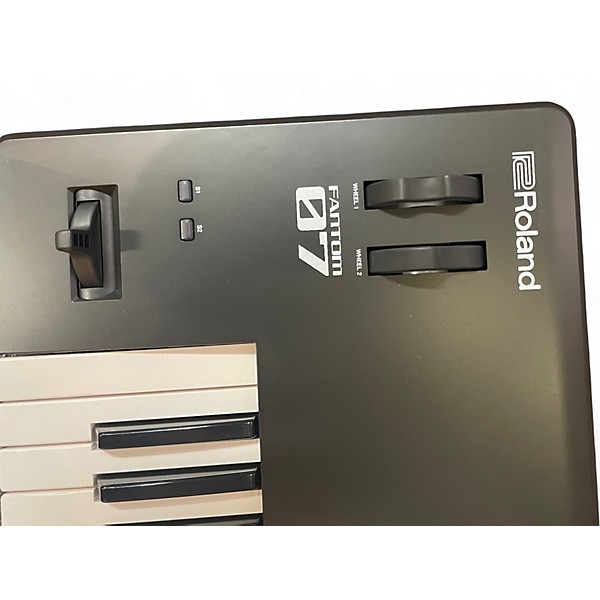 Used Roland Fantom 07 Keyboard Workstation