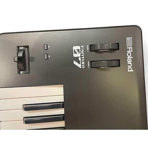 Used Roland Fantom 07 Keyboard Workstation