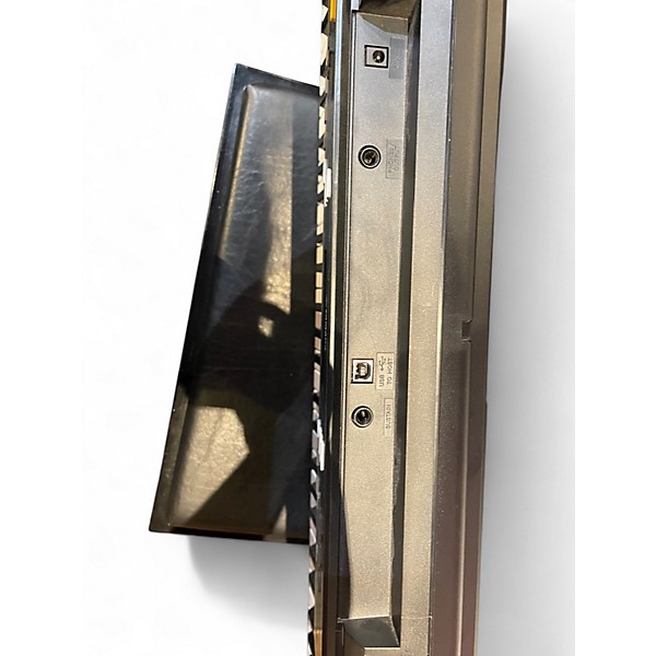 Used Yamaha E243 Keyboard Workstation