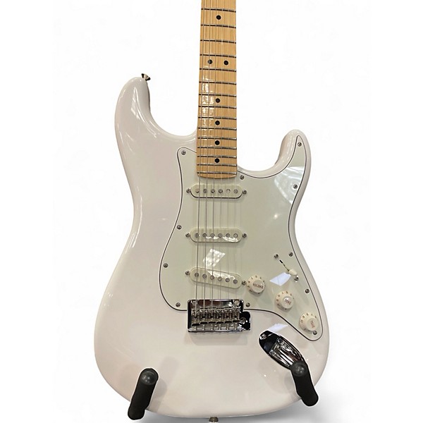 Used 2022 Fender PLAYERS STRATOCASTER Olympic White Solid Body Electric Guitar