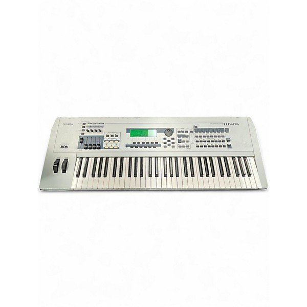 Used Yamaha MO6 61 Key Keyboard Workstation