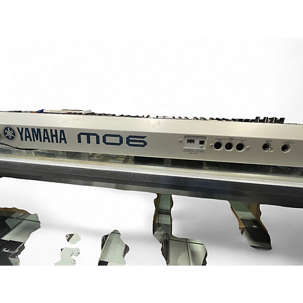 Used Yamaha MO6 61 Key Keyboard Workstation