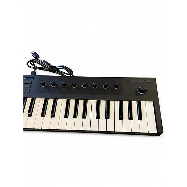 Used Native Instruments Komplete Kontrol M32 MIDI Controller