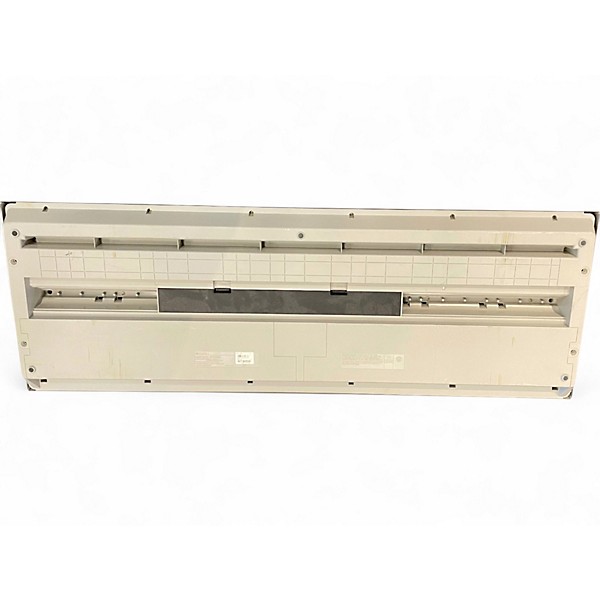 Used Yamaha DGX205 Keyboard Workstation