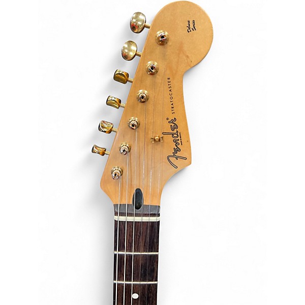 Used 2005 Fender Deluxe Players Stratocaster Vintage White Solid Body Electric Guitar