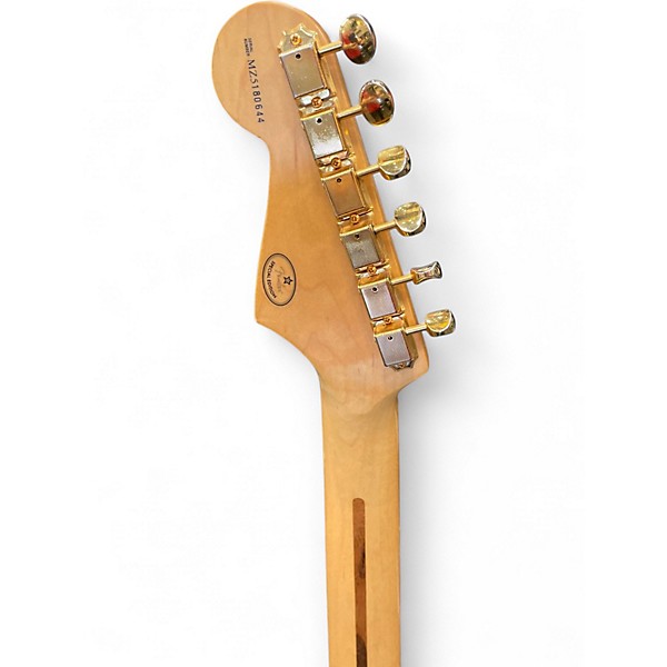 Used 2005 Fender Deluxe Players Stratocaster Vintage White Solid Body Electric Guitar