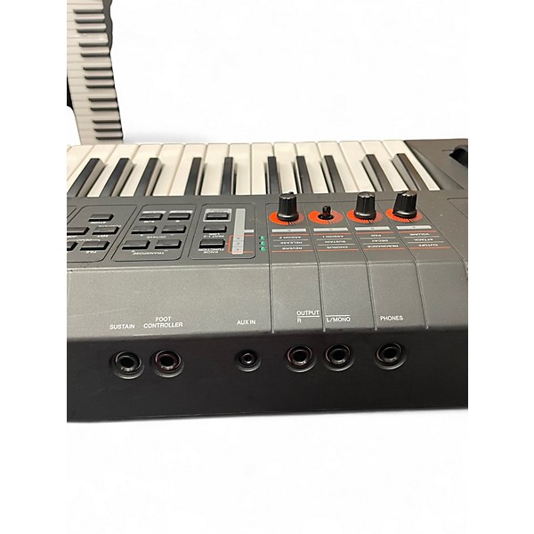 Used Yamaha MX61 61 Key Keyboard Workstation