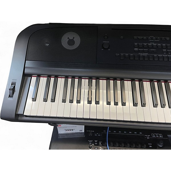 Used Yamaha DGX670 Keyboard Workstation