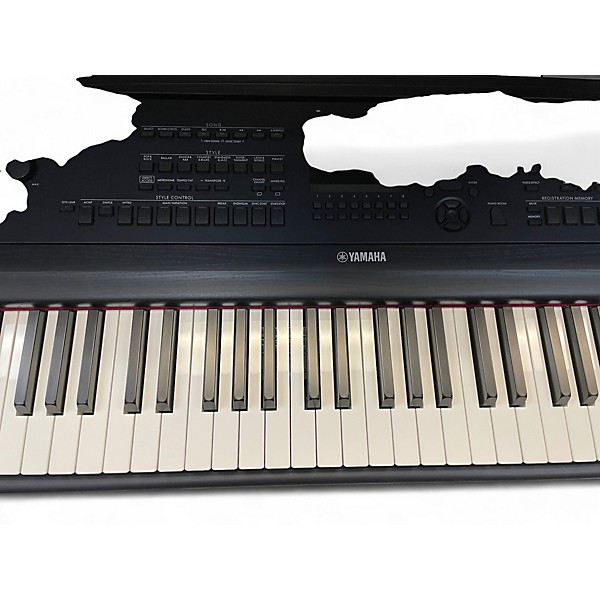 Used Yamaha DGX670 Keyboard Workstation