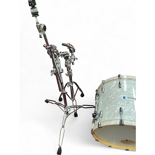 Used Pearl 5 Piece PROFESSIONAL SERIES MAPLE 5 PIECE MARINE WHITE Drum Kit