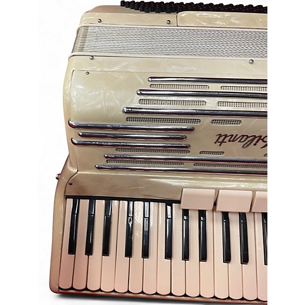 Used Milanti LM 41 120 Accordion