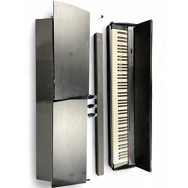 Used Roland F140R Digital Piano