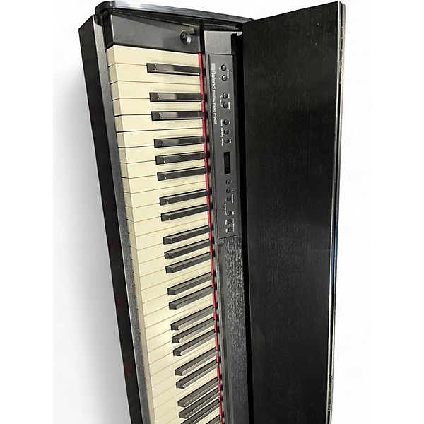 Used Roland F140R Digital Piano