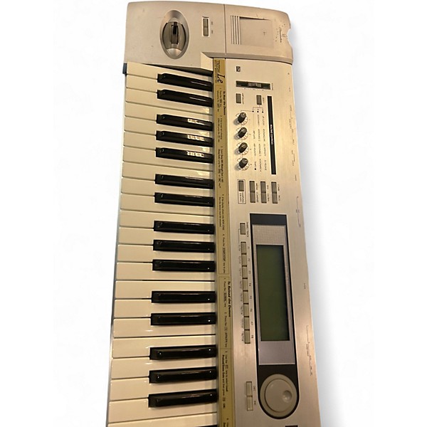 Used KORG Triton Le 61 Key Keyboard Workstation