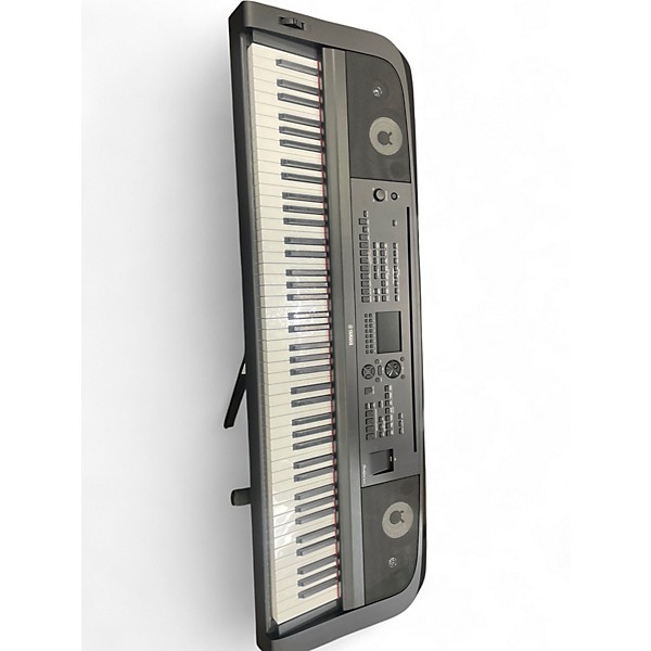 Used Yamaha dgx670 Digital Piano