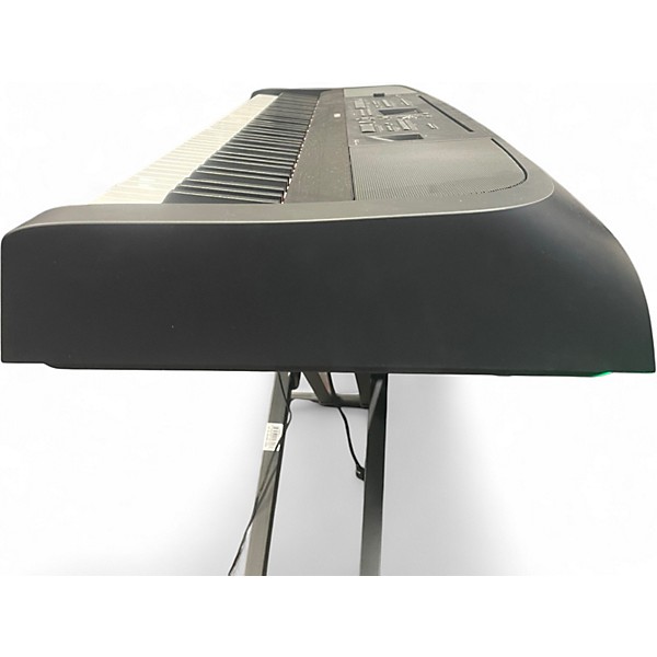 Used Yamaha dgx670 Digital Piano