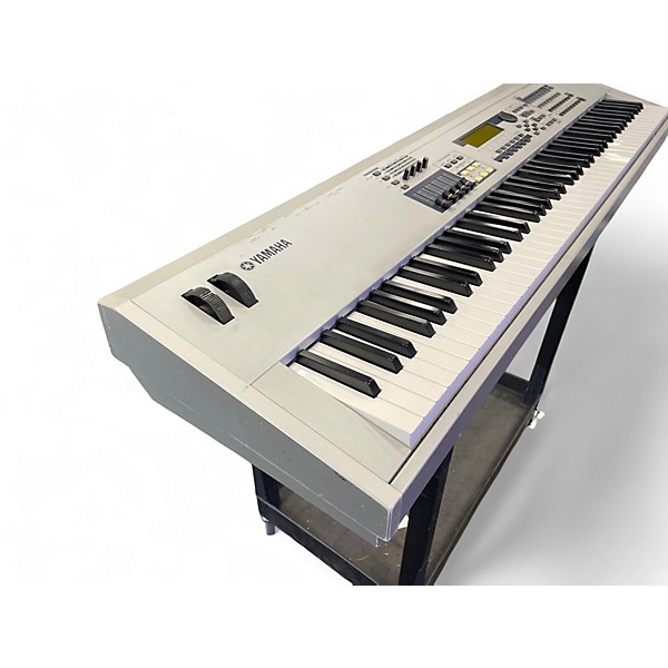 Used Yamaha MO8 88 Key Keyboard Workstation