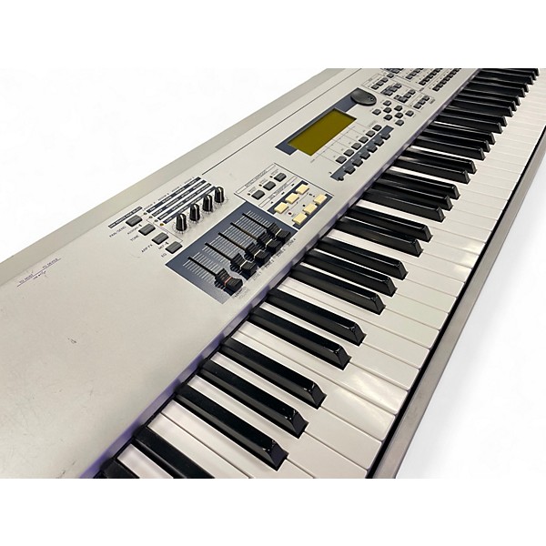 Used Yamaha MO8 88 Key Keyboard Workstation
