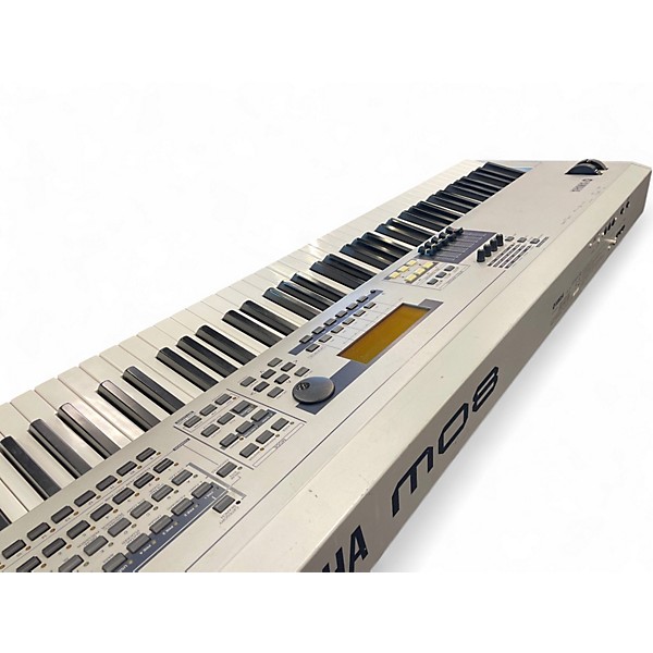 Used Yamaha MO8 88 Key Keyboard Workstation