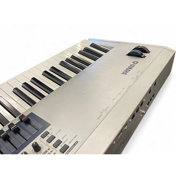 Used Yamaha MO8 88 Key Keyboard Workstation