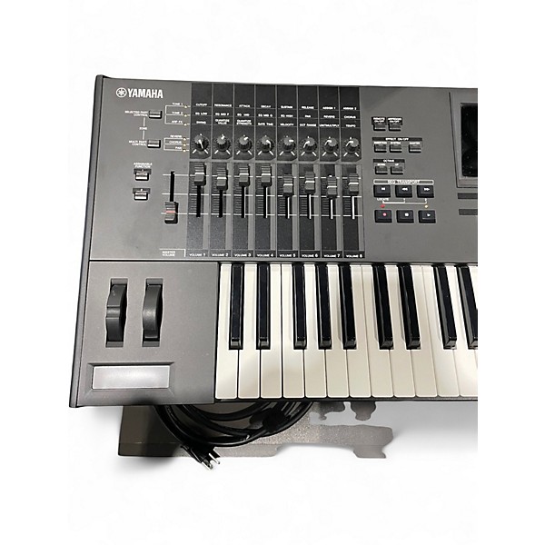 Used Yamaha Motif XF6 61 Key Keyboard Workstation