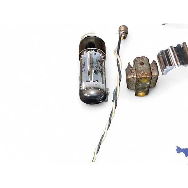 Vintage 1965 Fender Vibro Champ XD 5W 1X8 Guitar Combo Amp