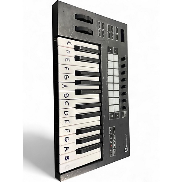 Used Novation LAUNCH KEY 25 MIDI Controller