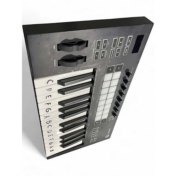 Used Novation LAUNCH KEY 25 MIDI Controller