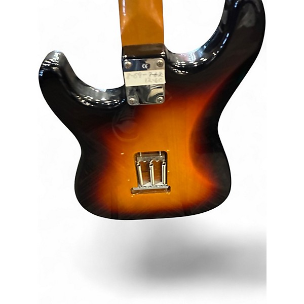 Used Fender Classic Player '60s Stratocaster 3 Color Sunburst Solid Body Electric Guitar