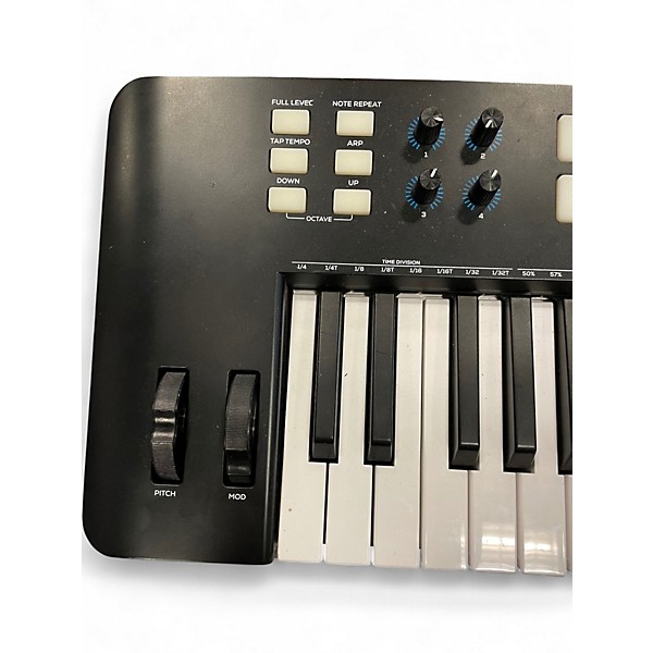 Used Alesis V25 25 Key MIDI Controller