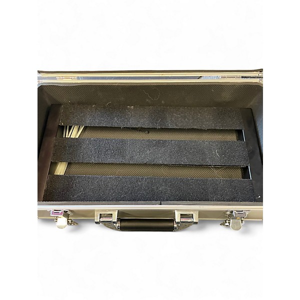 Used Pedaltrain Metro 16 Pedal Board