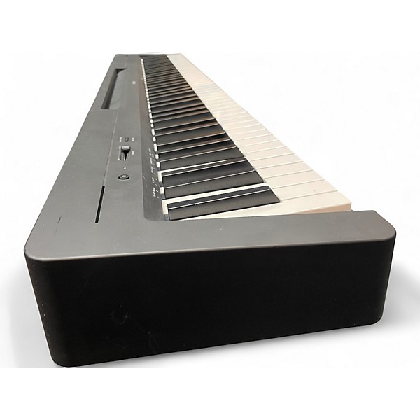 Used Yamaha P143 Keyboard Workstation