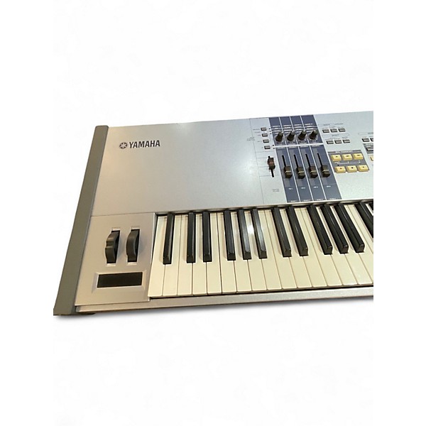 Used Yamaha Motif ES8 88 Key Keyboard Workstation