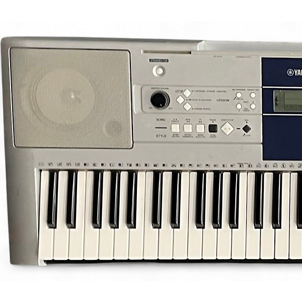 Used 2009 Yamaha PSRE323 Keyboard Workstation