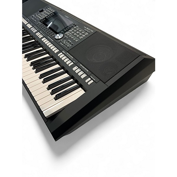 Used Yamaha PSRS975 Arranger Keyboard