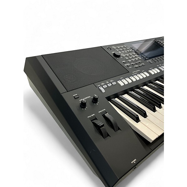 Used Yamaha PSRS975 Arranger Keyboard