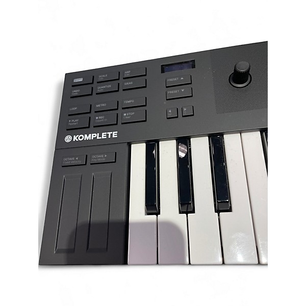 Used Komplete KONTROL M32 Keyboard Workstation