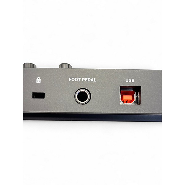 Used Komplete KONTROL M32 Keyboard Workstation