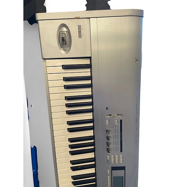 Used KORG Triton Le 88 Key Keyboard Workstation