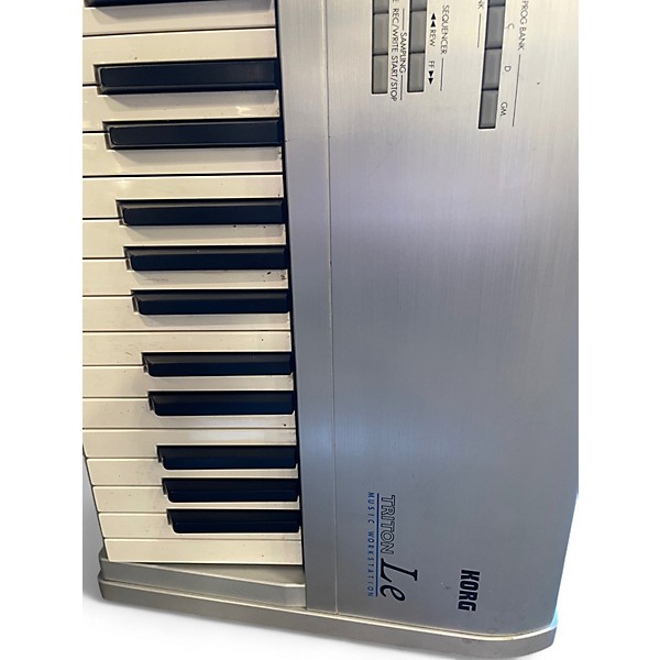 Used KORG Triton Le 88 Key Keyboard Workstation
