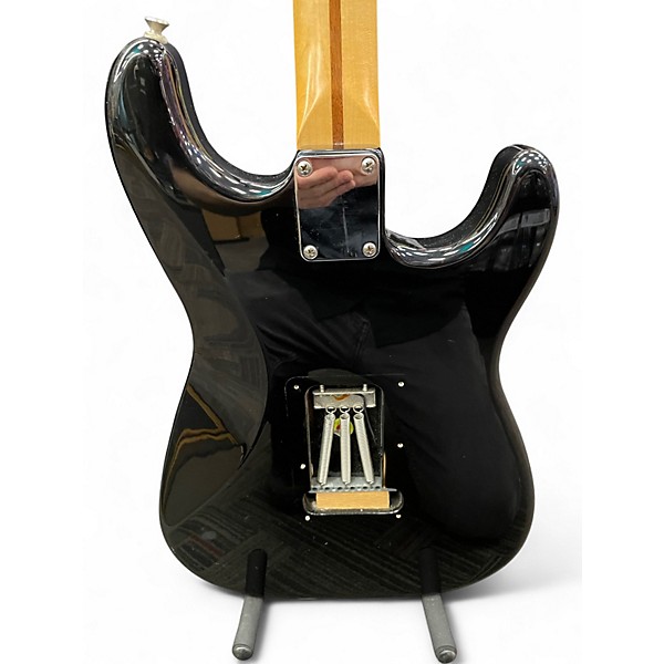 Used 1998 Fender Stratocaster Black Electric Guitar