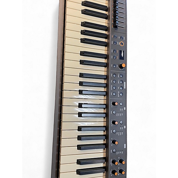 Used Studiologic numa compact x se