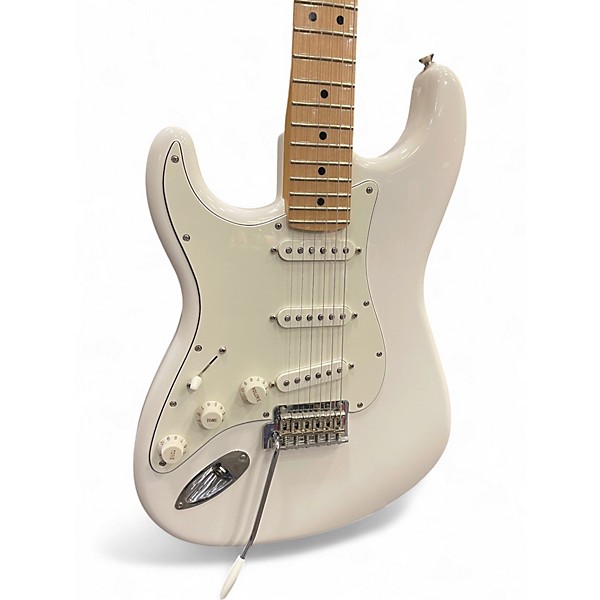 Used 2022 Fender Player Stratocaster LH White Solid Body Electric Guitar