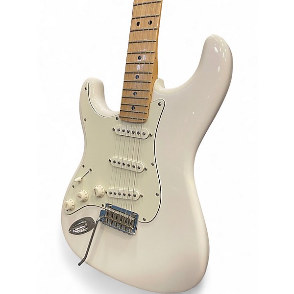 Used 2022 Fender Player Stratocaster LH White Solid Body Electric Guitar
