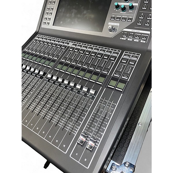 Used Yamaha QL1 Digital Mixing Console Digital Mixer