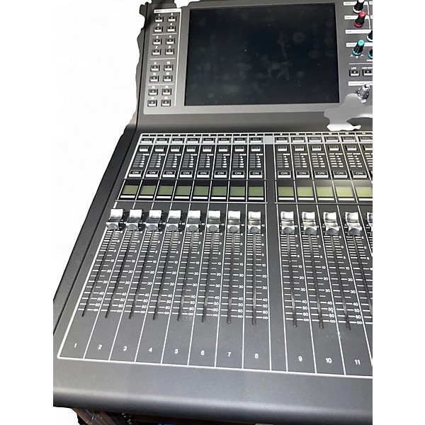 Used Yamaha QL1 Digital Mixing Console Digital Mixer